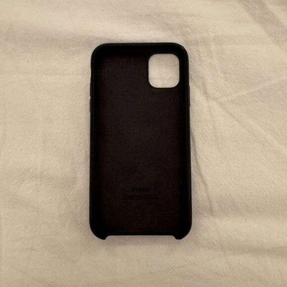Apple iphone 11 Phone Silicone Case in Black - Picture 3 of 9